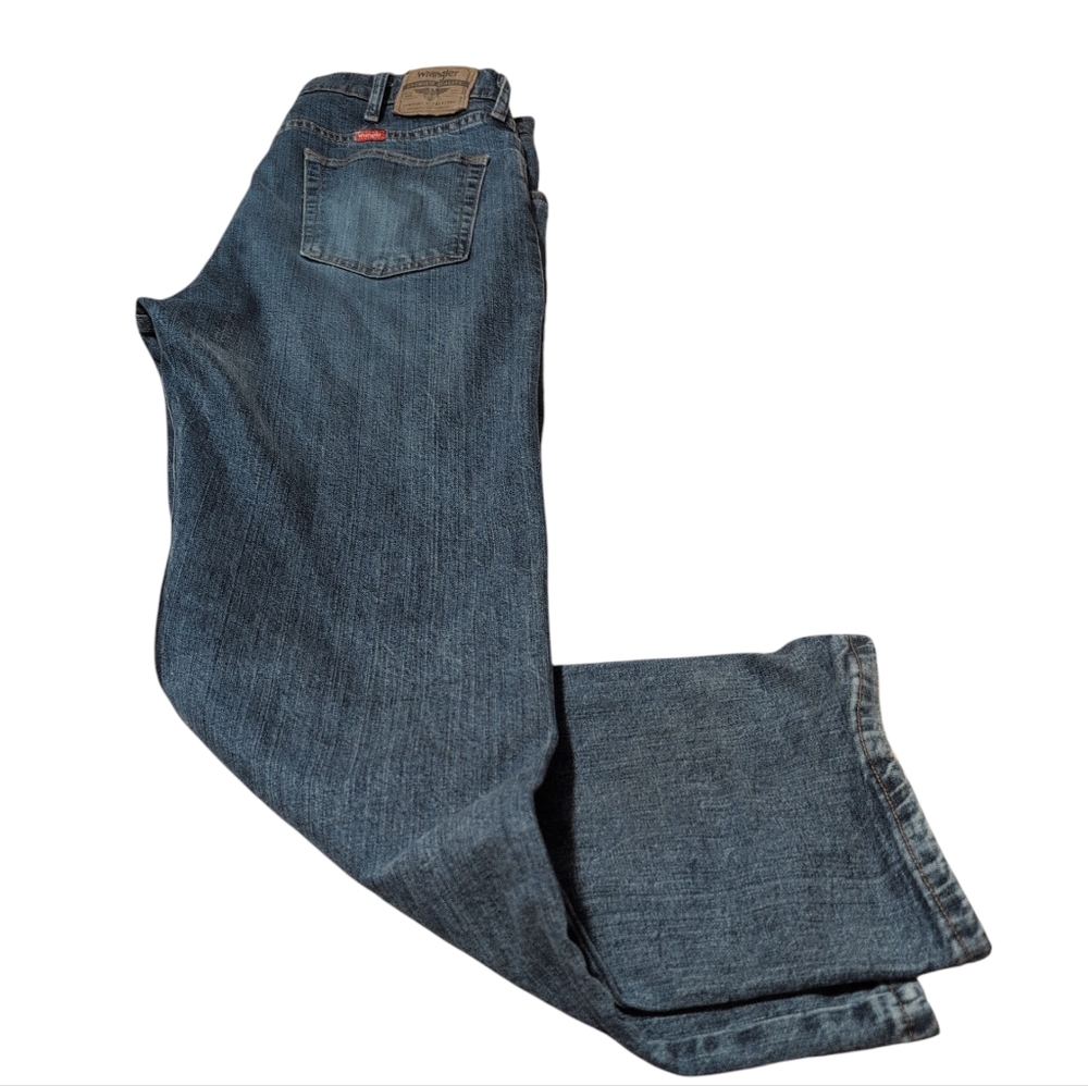 Wrangler Men’s 34x30 Dark Wash Jeans Straight Leg Classic Fit Denim Pants